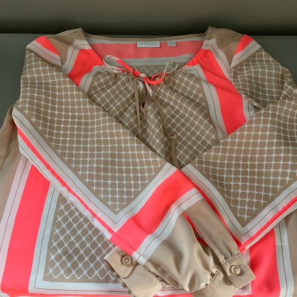 New York & Company xs top. EUC!! - Picture 2 of 4